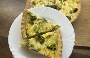 Jednoduchý brokolicový quiche se sýrem Jednoduchý brokolicový quiche se sýrem