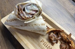 Šťavnatý domácí kuřecí kebab s jogurtovou marinádou