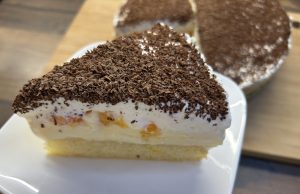 Florida řezy – lehký a svěží ovocný dezert s krémem a šlehačkou