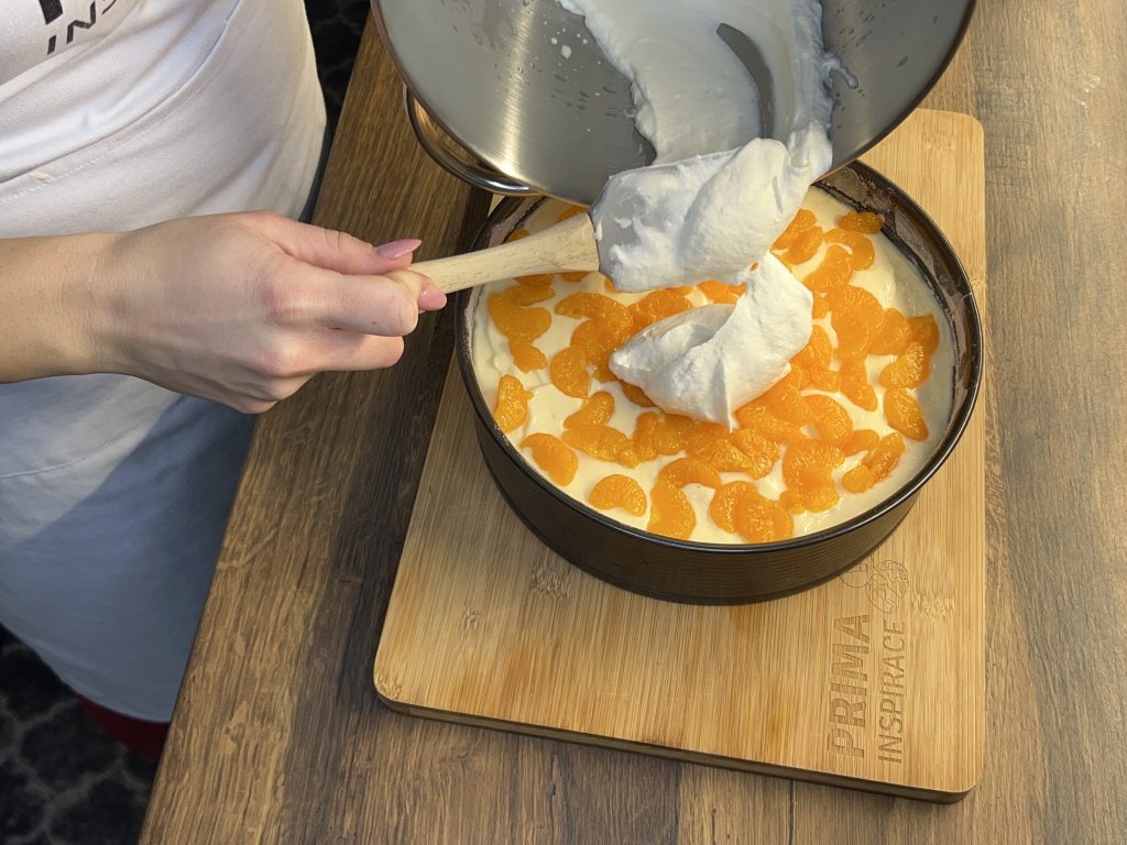 Florida – svěží mandarinkový dezert s vanilkovým krémem a šlehačkou