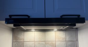 Jak vyčistit digestoř krok za krokem – návod na dokonalé odstranění mastnoty a zápachu