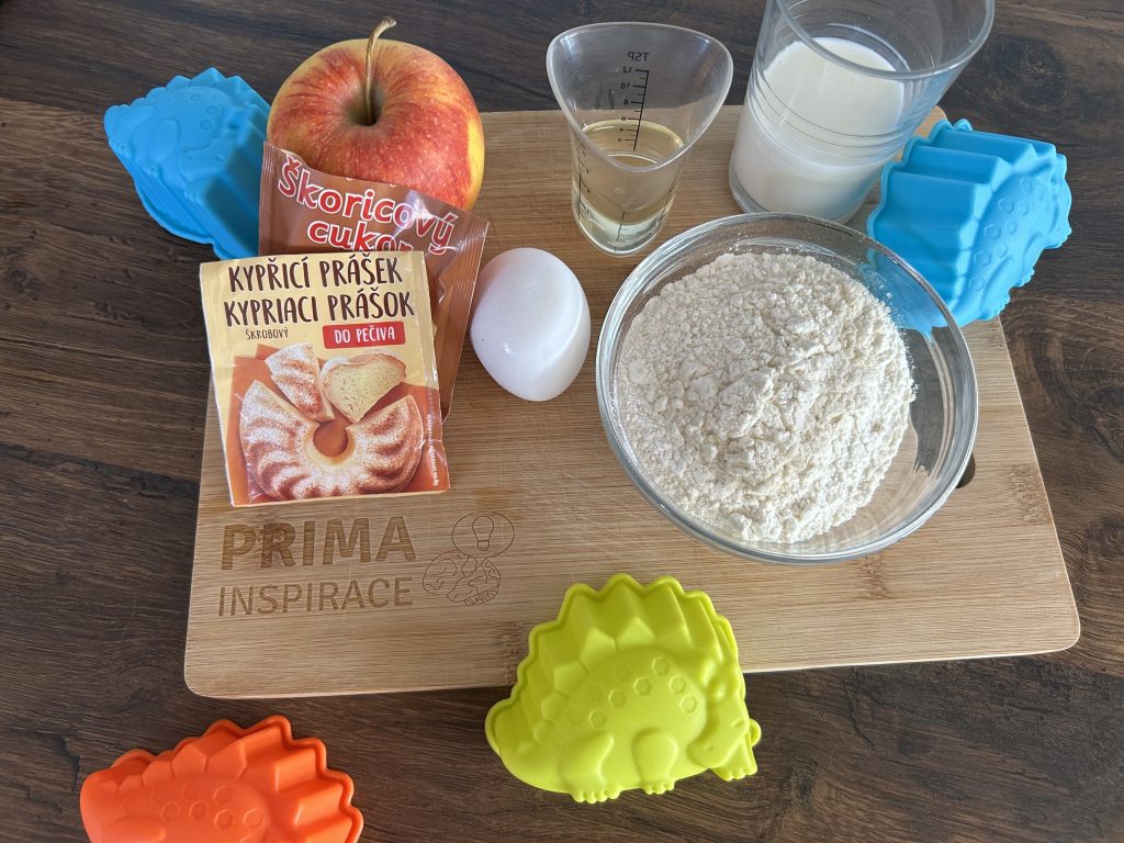 Jablečná svačinka ve tvaru dinosaurů