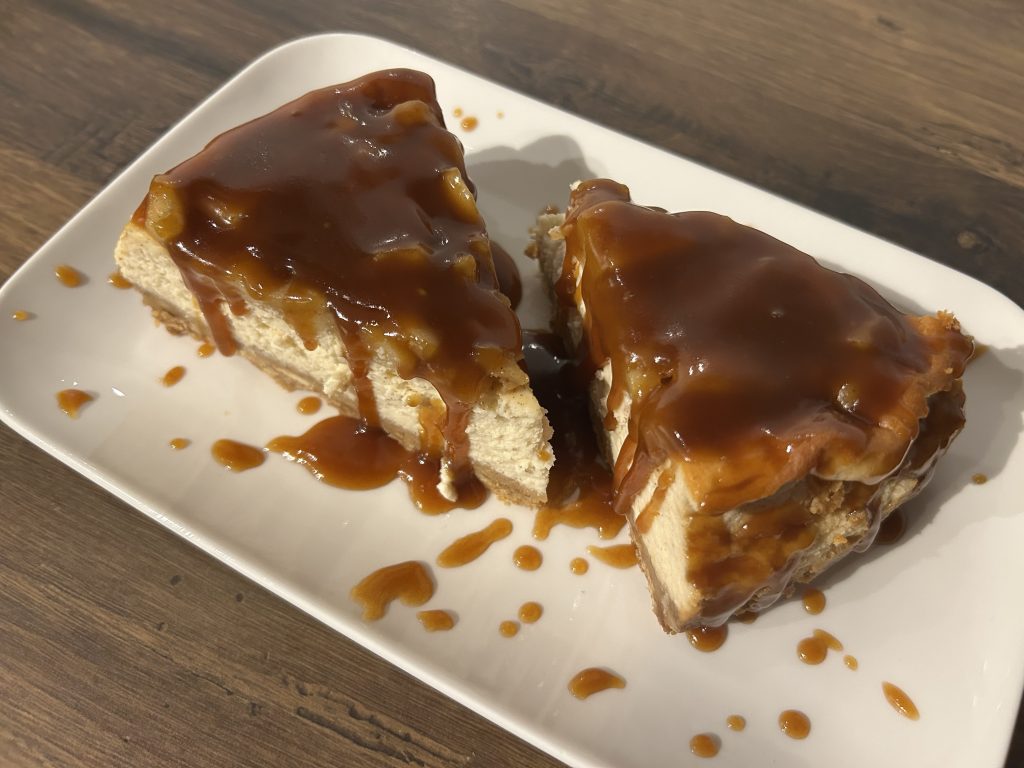 Jablkovo-karamelový cheesecake