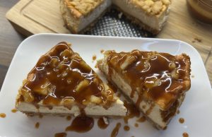 Jablkovo-karamelový cheesecake Jablkovo-karamelový cheesecake