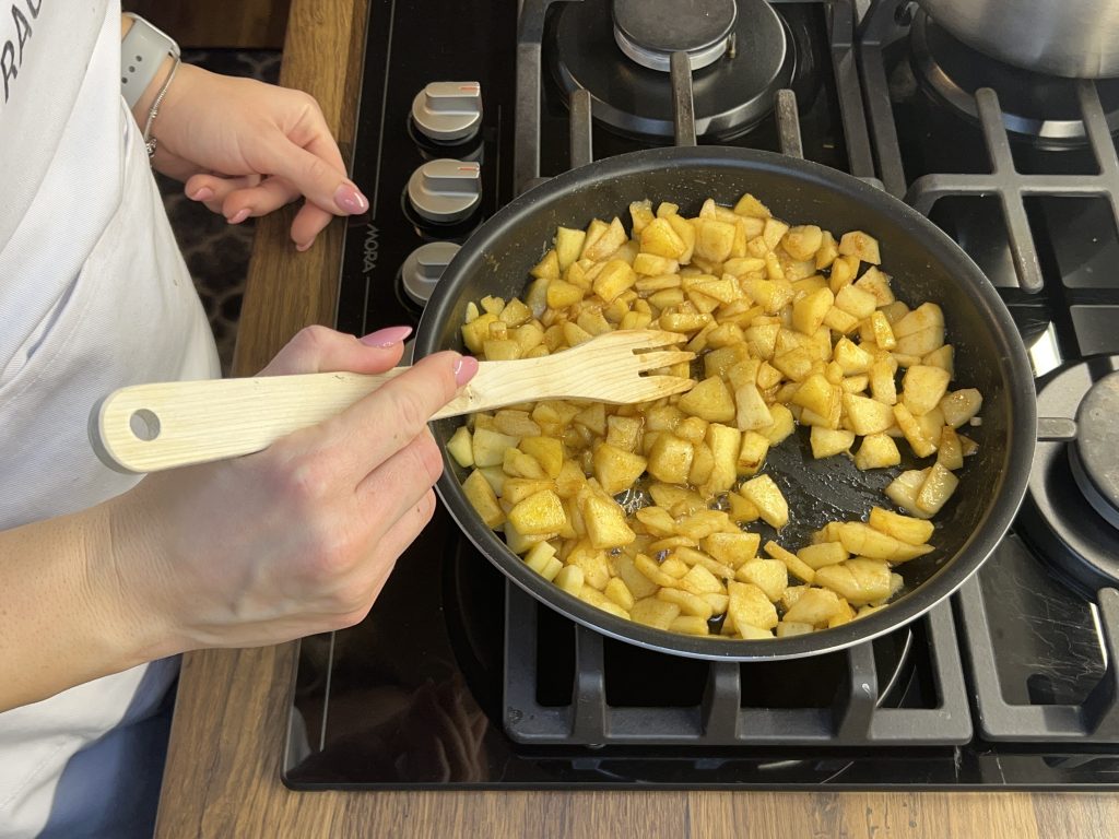Jablkovo-karamelový cheesecake