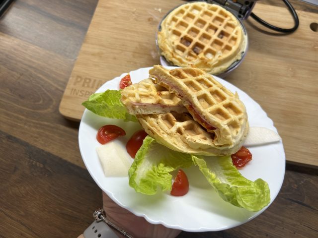 Kefírové vafle: Nadýchaný a rychlý recept na sladkou i slanou verzi Kefírové vafle: Nadýchaný a rychlý recept na sladkou i slanou verzi