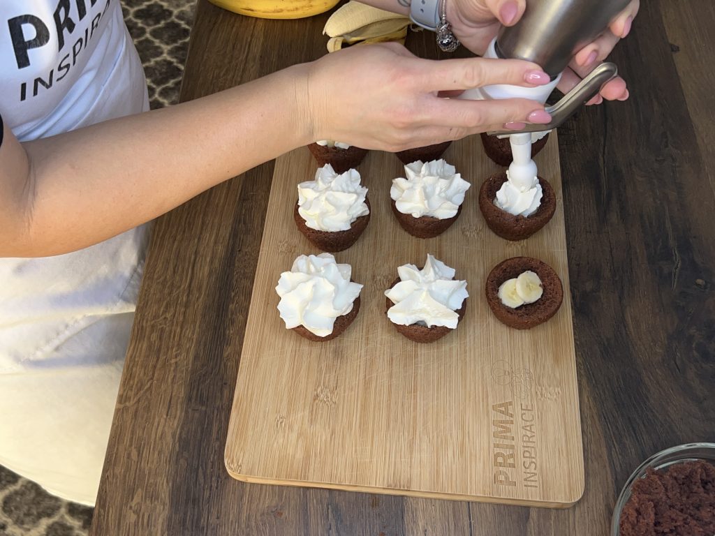 Krtkovy muffiny s banánem a šlehačkou