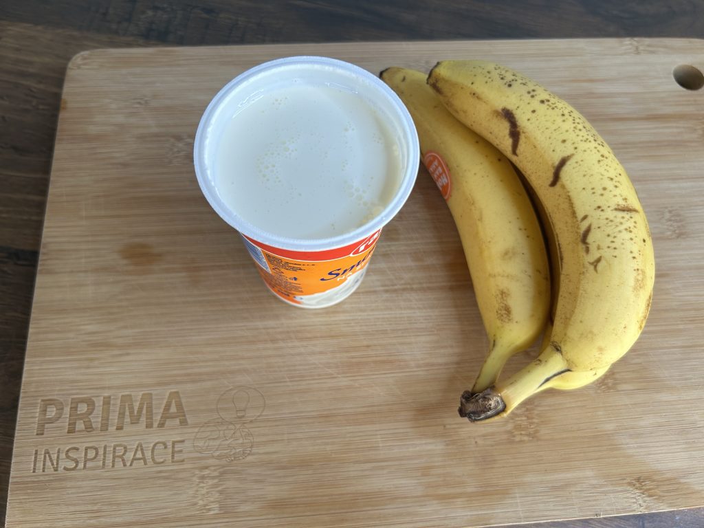 Krtkovy muffiny s banánem a šlehačkou