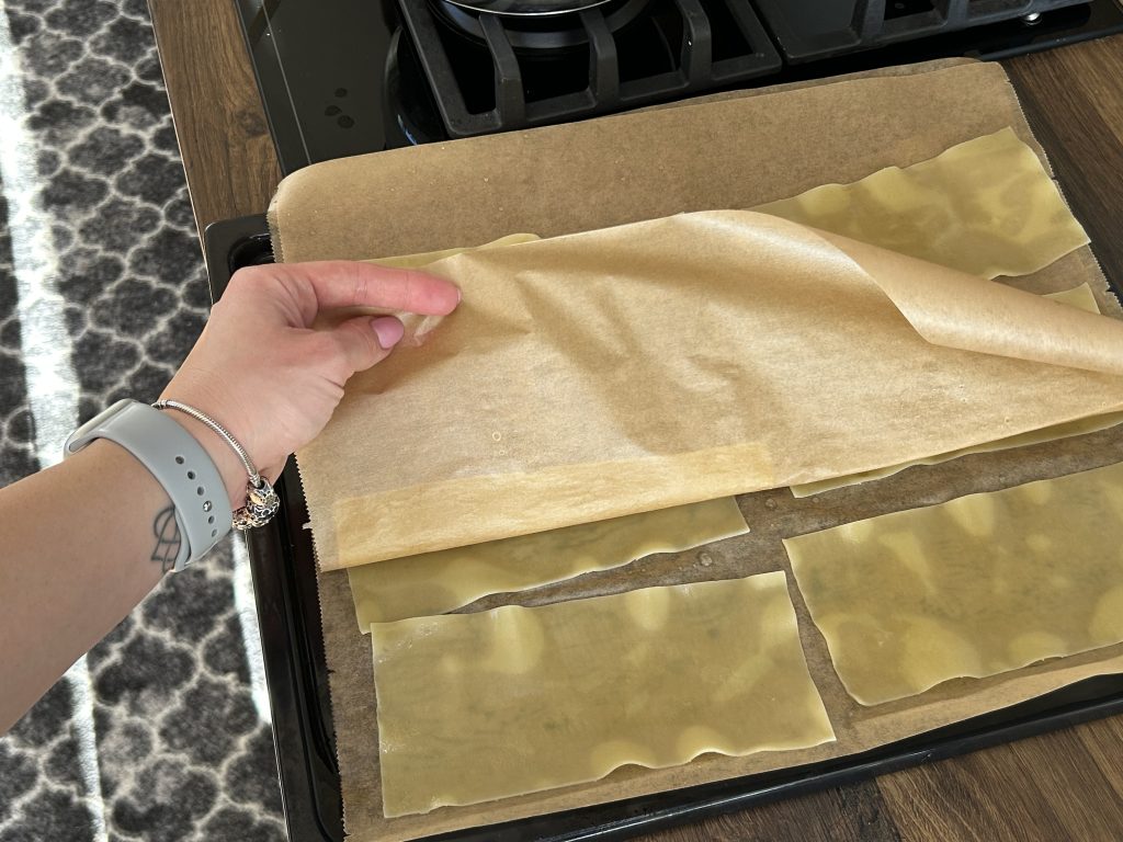 Domácí lasagne s boloňskou omáčkou a bešamelem