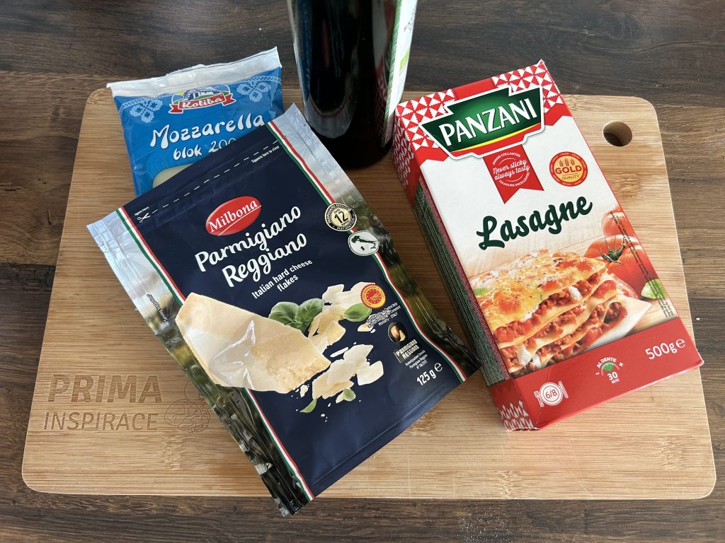 Domácí lasagne s boloňskou omáčkou a bešamelem
