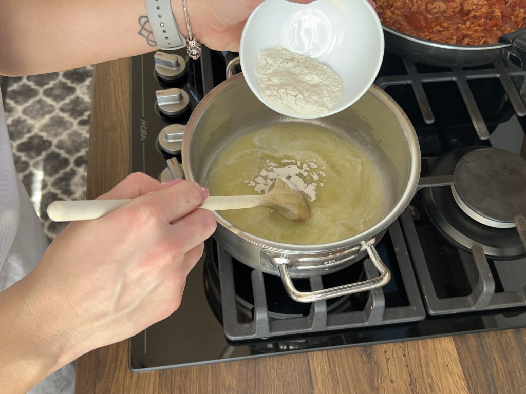 Domácí lasagne s boloňskou omáčkou a bešamelem