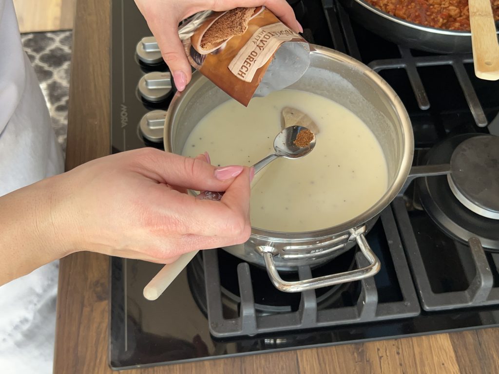 Domácí lasagne s boloňskou omáčkou a bešamelem