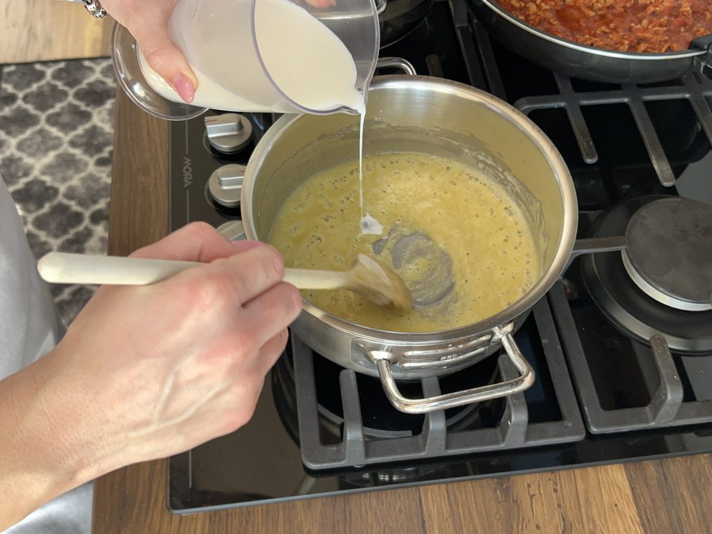 Domácí lasagne s boloňskou omáčkou a bešamelem