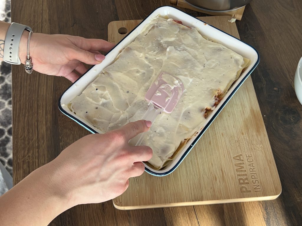 Domácí lasagne s boloňskou omáčkou a bešamelem