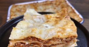 Domácí lasagne s boloňskou omáčkou a bešamelem Domácí lasagne s boloňskou omáčkou a bešamelem | Prima Inspirace