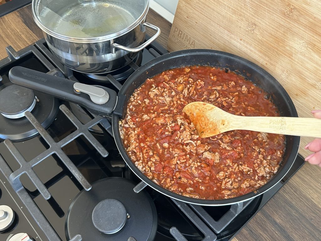 Domácí lasagne s boloňskou omáčkou a bešamelem