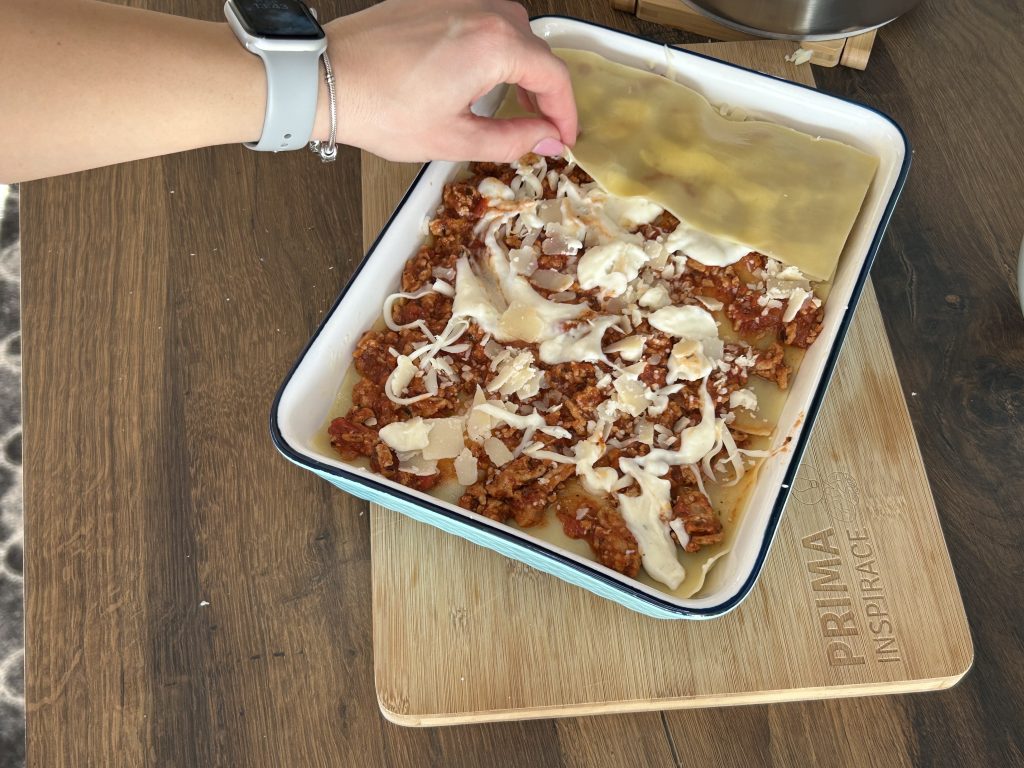 Domácí lasagne s boloňskou omáčkou a bešamelem