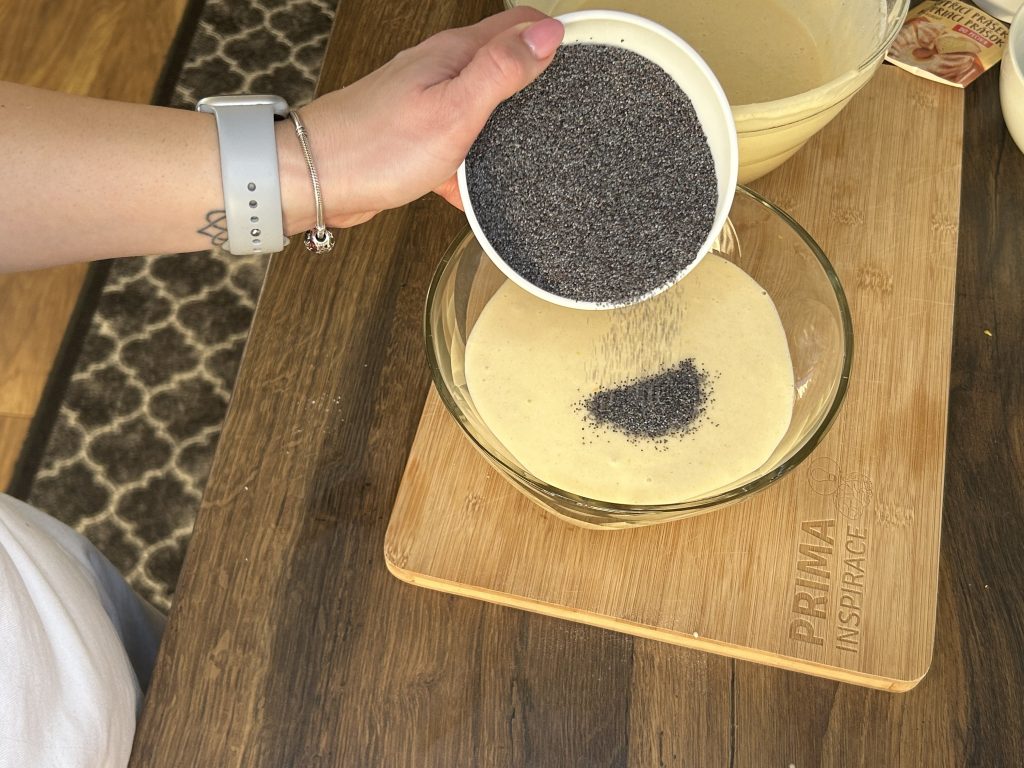 Makový chlebíček s citronovou polevou