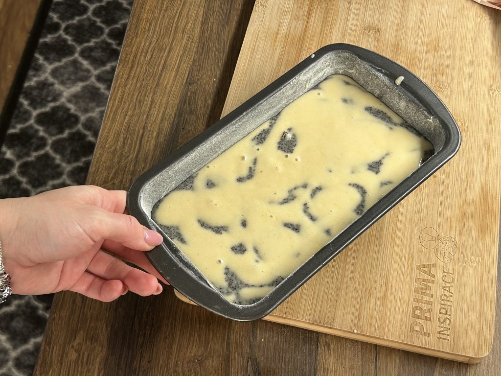 Makový chlebíček s citronovou polevou