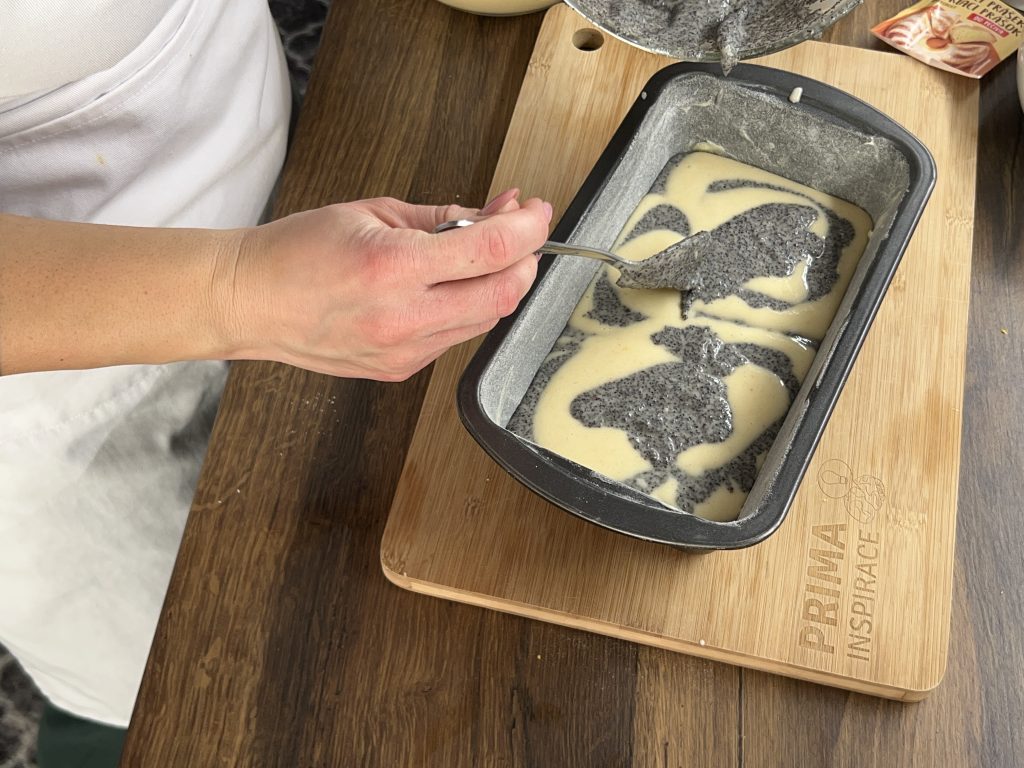 Makový chlebíček s citronovou polevou