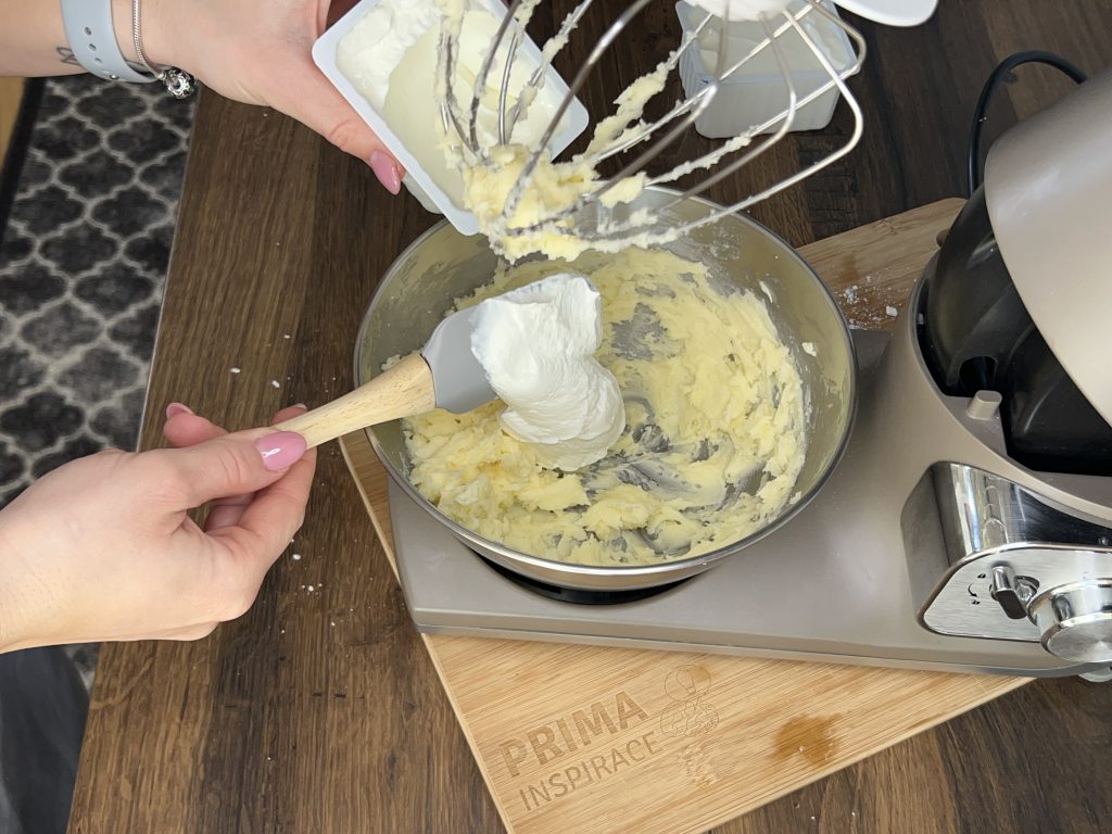 Nepečená tvarohovo-banánová střecha