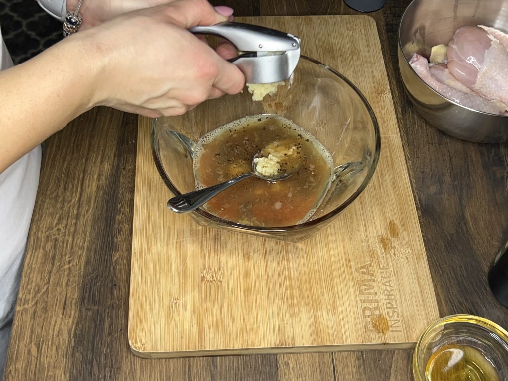 Pečená marinovaná kuřecí stehna s pomerančem a medem