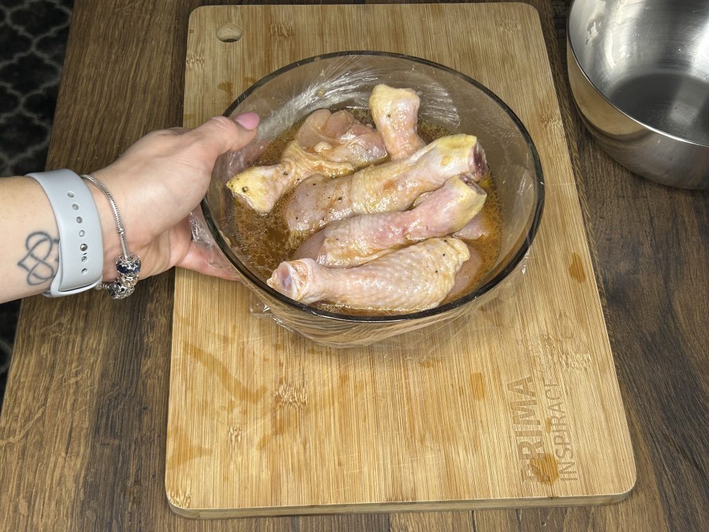 Pečená marinovaná kuřecí stehna s pomerančem a medem