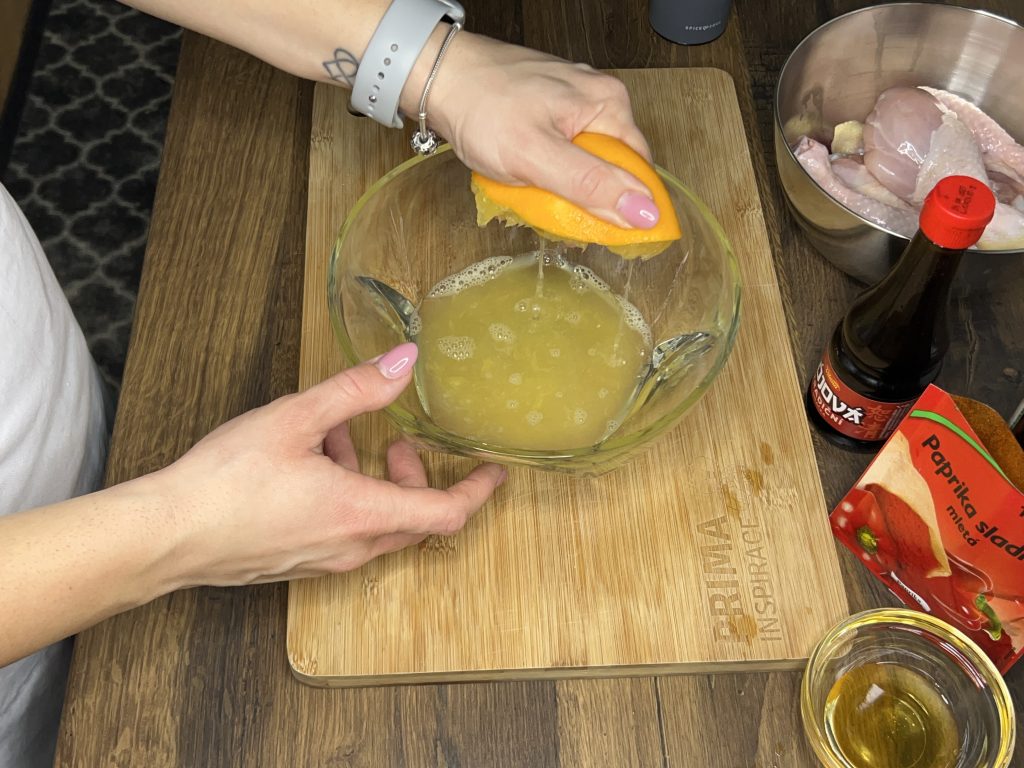 Pečená marinovaná kuřecí stehna s pomerančem a medem