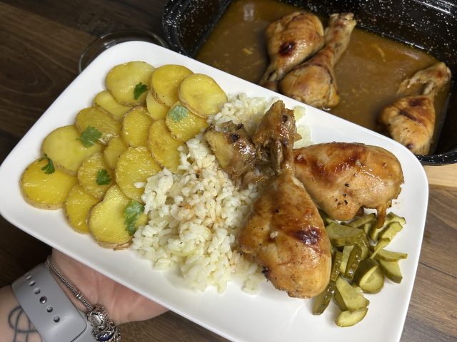 Pečená marinovaná kuřecí stehna s pomerančem a medem