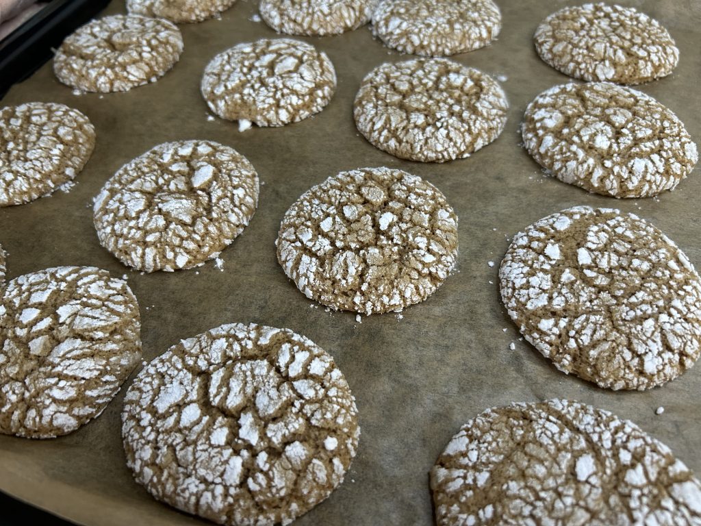 Perníkové crinkles – voňavé sušenky s prasklinami