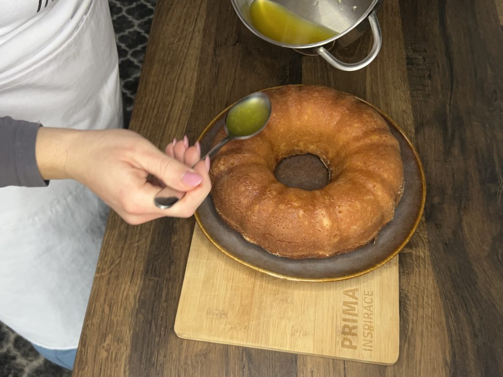 Pomerančová bábovka s voňavým sirupem