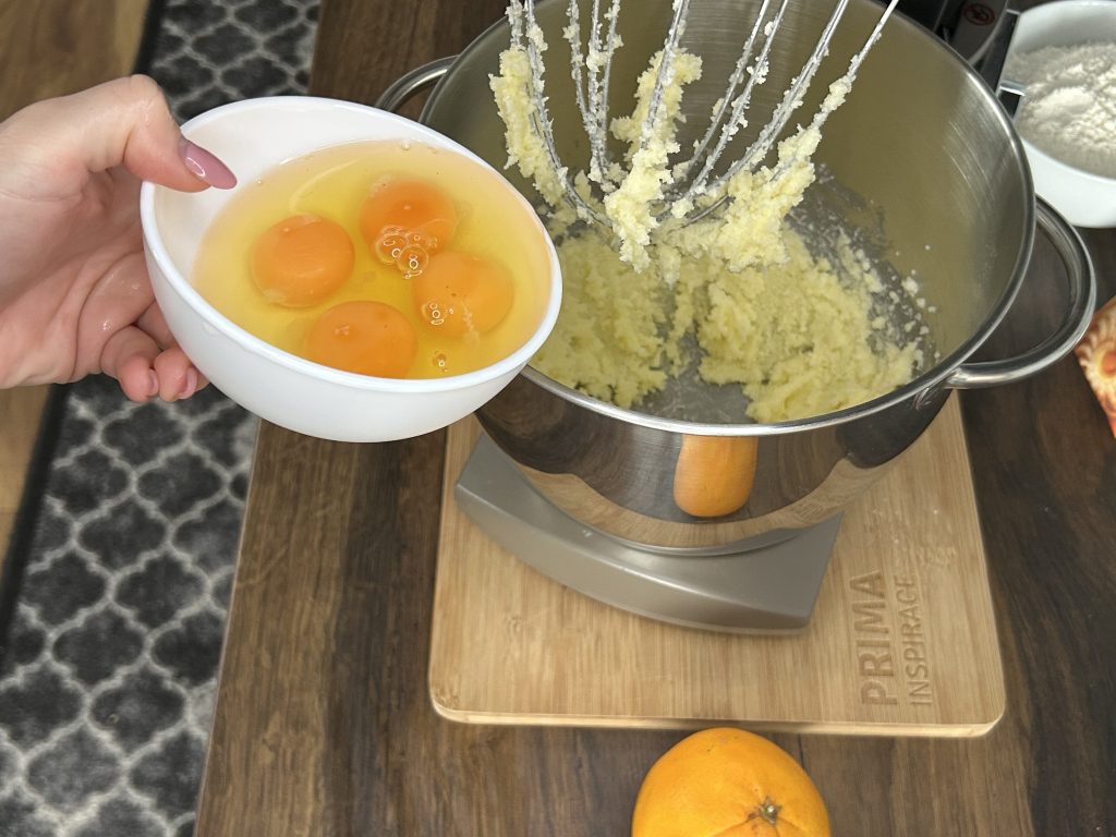 Pomerančová bábovka s voňavým sirupem