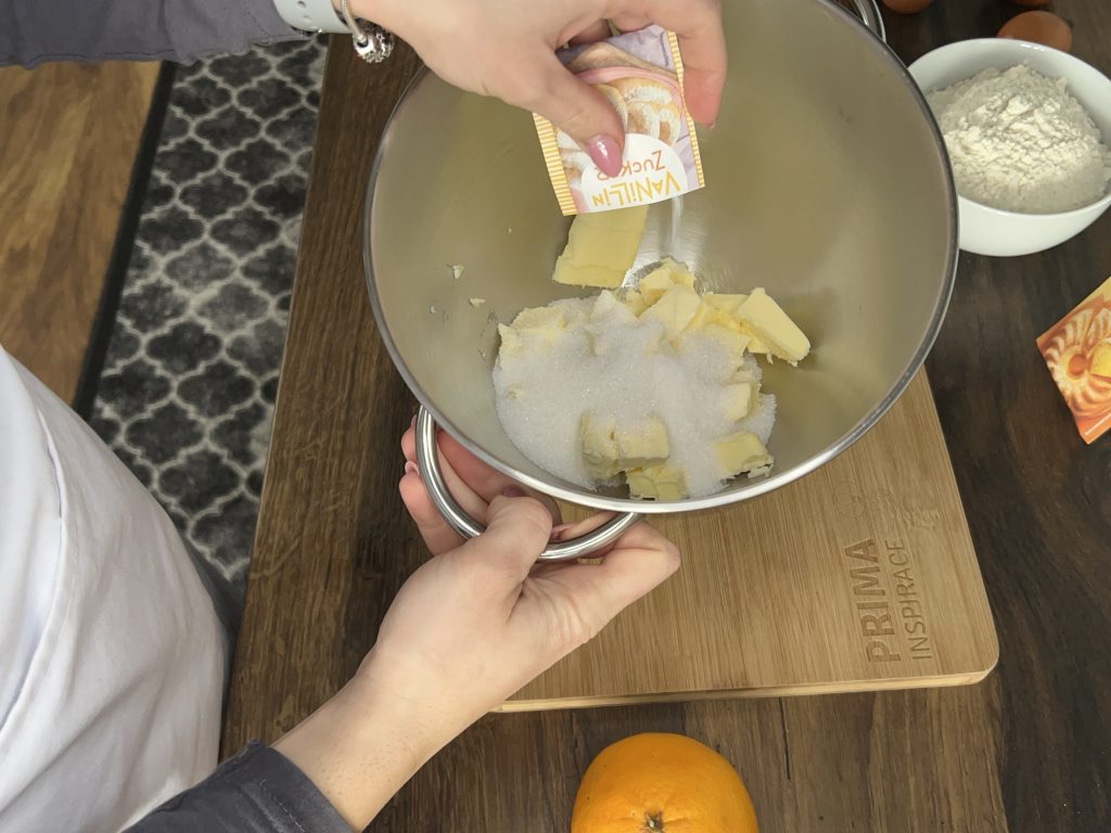 Pomerančová bábovka s voňavým sirupem