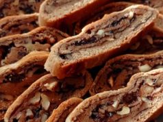 Perníkový závin s povidly a ořechy: vláčný, voňavý a ideální i jako vánoční pečivo