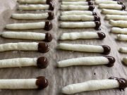 Sirky – vánoční cukroví, které potěší každého milovníka kokosu a čokolády Sirky máčené v čokoládě – luxusní kokosové cukroví bez pečení