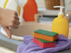 Sbohem, kuchyňská houbičko! Jaká je nová volba, která nezachytává bakterie a bacily?