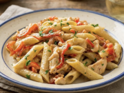 Krémové těstoviny s kuřecím masem a zeleninou – rychlý oběd hotový do 30 minut Krémové těstoviny s kuřecím masem a zeleninou – rychlý oběd hotový do 30 minut