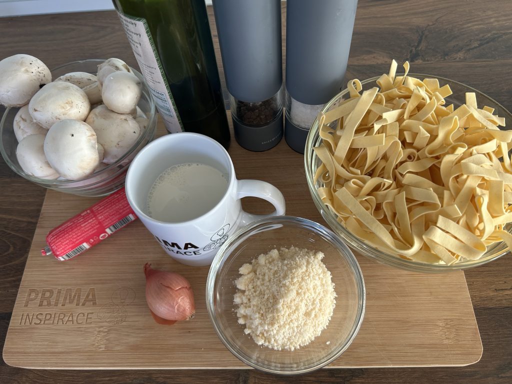 Těstoviny se žampionovou omáčkou