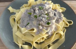 Těstoviny se žampionovou omáčkou