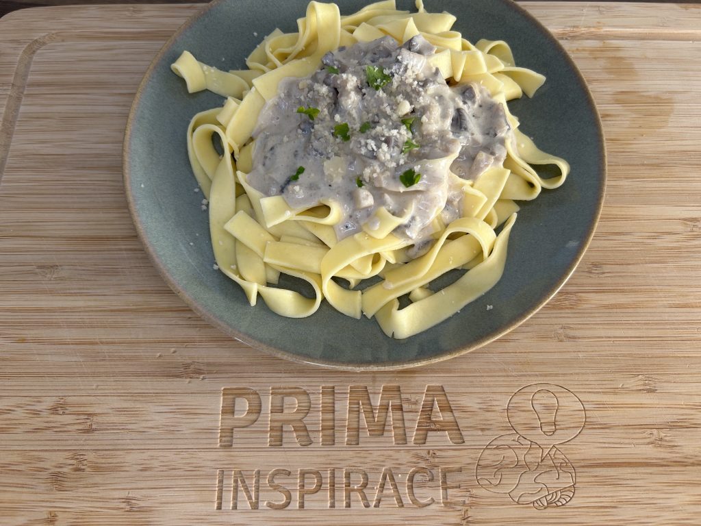 Těstoviny se žampionovou omáčkou