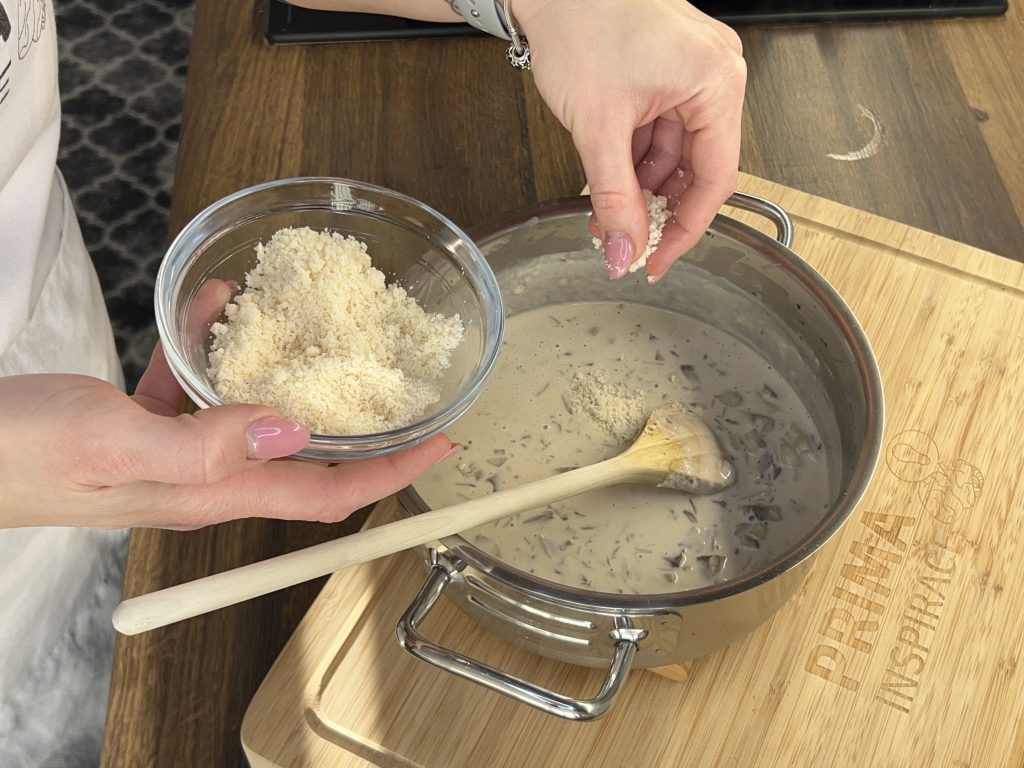 Těstoviny se žampionovou omáčkou