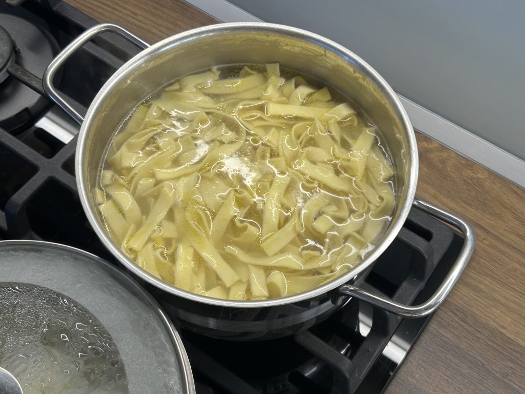 Těstoviny se žampionovou omáčkou