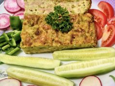 Brokolicový nákyp se salámem a sýrem: Rychlý recept na krémový oběd z jednoho pekáče