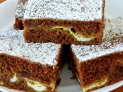 Černá buchta – vláčný kakaový moučník s tvarohem a Lotus sušenkami