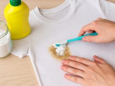 Jak odstranit mastnou skvrnu z oblečení: otestovali jsme jednoduchý domácí trik