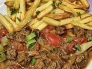 Hovězí maso se zeleninou a domácími hranolky: Rychlý recept na šťavnatou směs na pánvi