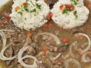 Kuřecí játra na slanině s rýží: Rychlý, levný a výborný recept na oběd