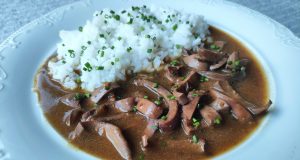 Ledvinky na cibulce – poctivá domácí klasika s rýží Vepřové ledvinky na cibulce – tradiční český recept s jemnou omáčkou