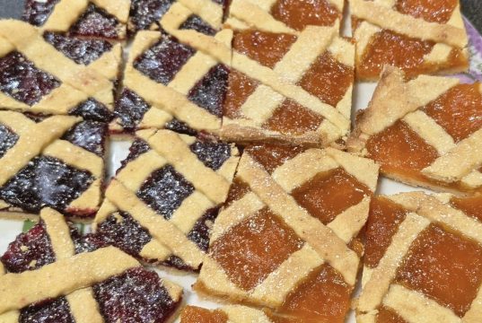 Linecký mřížkový koláč: Recept na křehké těsto a dokonalou náplň