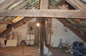 Druhá šance pro chátrající podkroví: Luxusní a prosvětlený byt plný kontrastů